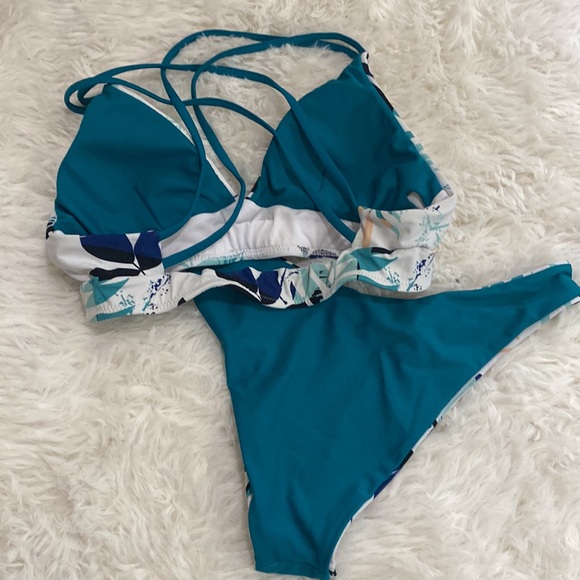 Bikini ! - Picture 4 of 6